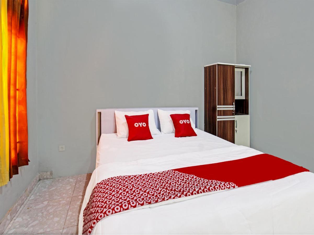 Oyo 91210 Hotel J3 Praya Ngoại thất bức ảnh