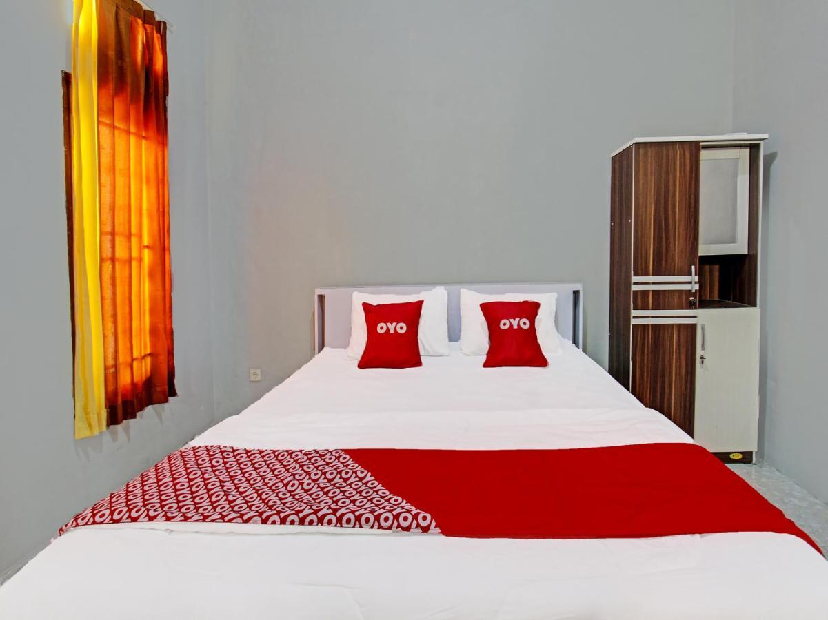 Oyo 91210 Hotel J3 Praya Ngoại thất bức ảnh