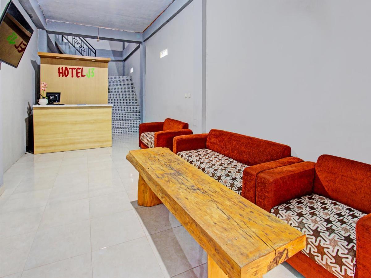 Oyo 91210 Hotel J3 Praya Ngoại thất bức ảnh