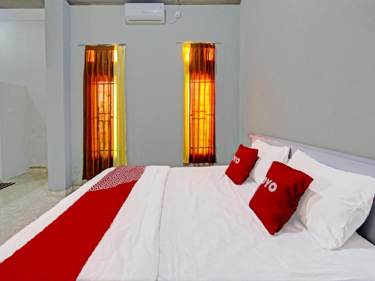 Oyo 91210 Hotel J3 Praya Ngoại thất bức ảnh