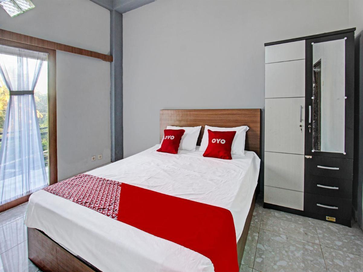 Oyo 91210 Hotel J3 Praya Ngoại thất bức ảnh